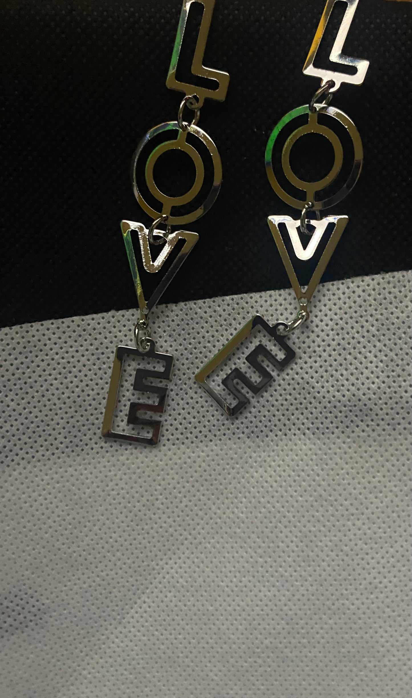 Graphic love Earrings